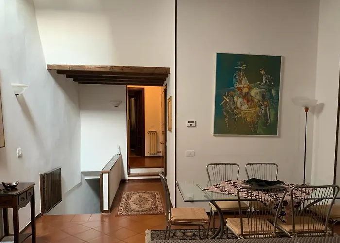 Daisy House: Nice Attic In The Historical Center