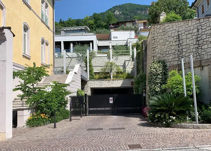 Daisy House: Nice Attic In The Historical Center