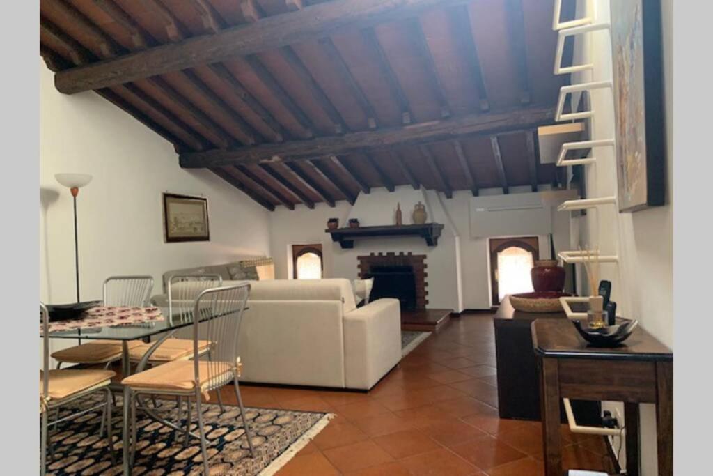 Apartment Daisy House: Attic In The Historical Center Salo