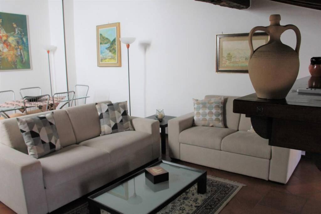 Apartment Daisy House: Attic In The Historical Center *