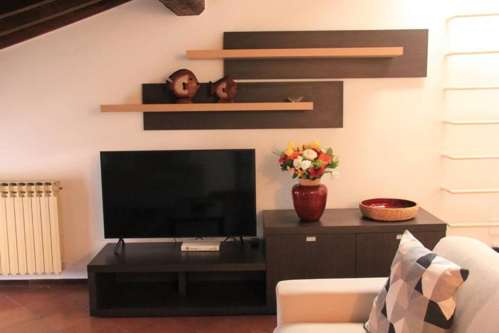 Apartment Daisy House: Attic In The Historical Center *